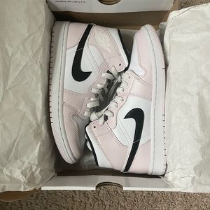 Womens Nike Jordan 1